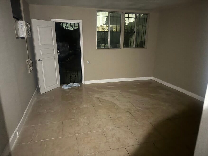 331 E 57th St, Los Angeles, CA 90011 - photo 1