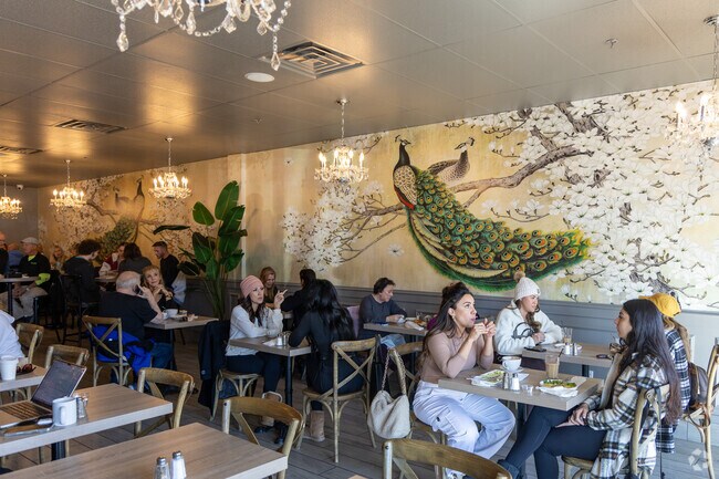 Le Cafe Du Val is a great location to meetup with friends and family in MacDonald Highlands.