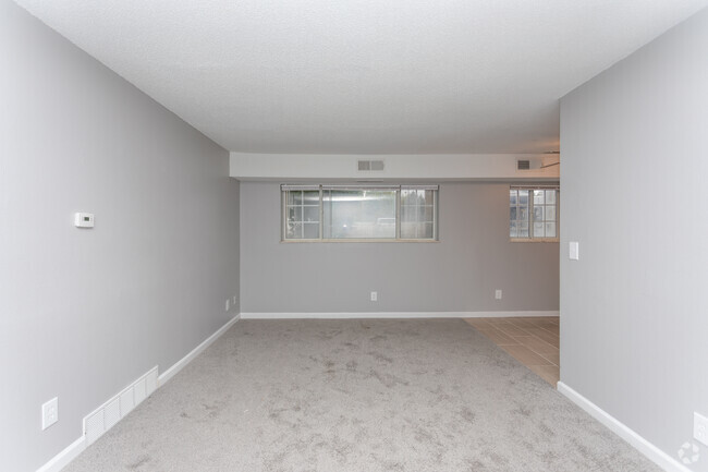 1BR, 1BA - 635 SF