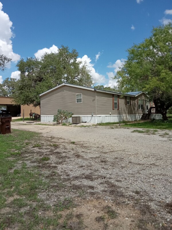 580 Avery Cir, Poteet, TX 78065