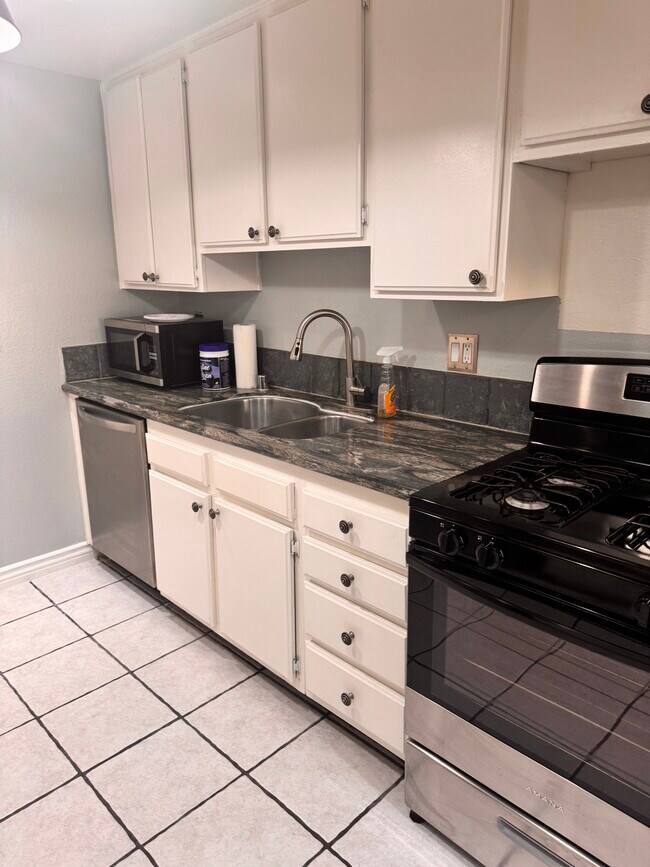 2120 El Domingo Cir, Lancaster, CA 93536 - photo 2