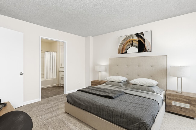 The Plaza Apartments *$2095 OFF MOVE-IN*, San Diego, CA 92115 - photo 6