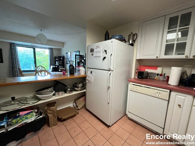 1244 Beacon St unit 8B, Brookline, MA 02446 - photo 2