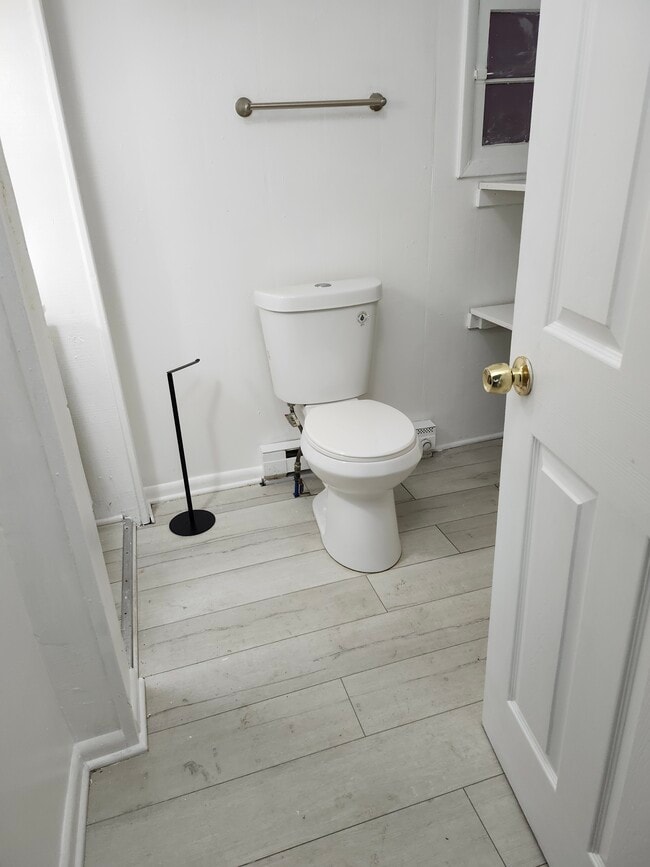 1052 3rd Ave unit Bottom Floor, Beaver Falls, PA 15010 - photo 7