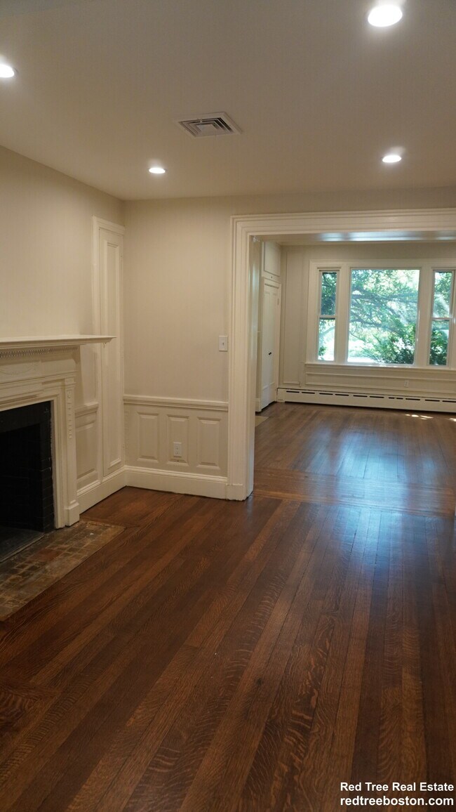 1712 Beacon St unit 3-bed 1-bathU1 Brook, Brookline, MA 02445 - photo 7