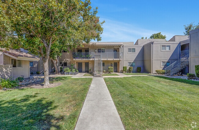 SORRENTO, Stockton, CA 95207 - photo 2