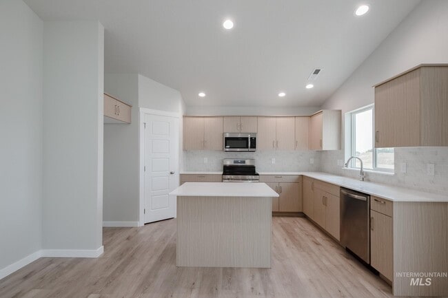 16645 Sentinel Ave, Caldwell, ID 83607 - photo 4