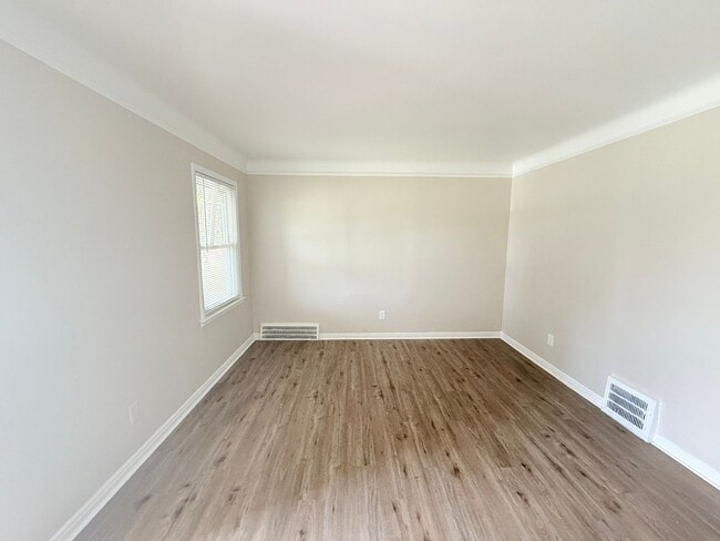 15909 Maddelein St, Detroit, MI 48205 - photo 2