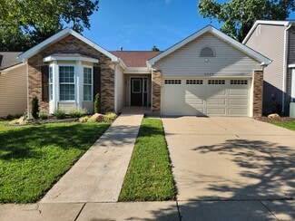 2525 Hidden Meadow Ln, Ballwin, MO 63021