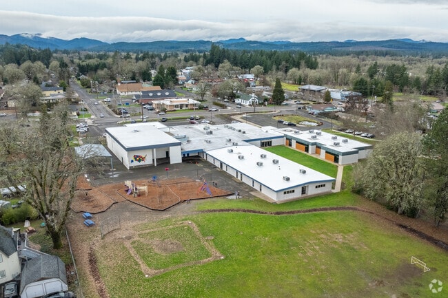 Veneta Elementary School serves grades K-5 just west of Eugene, Oregon.