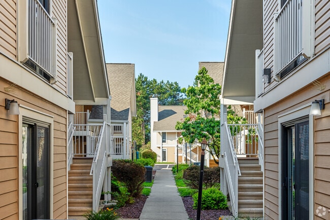 Walkway between units
