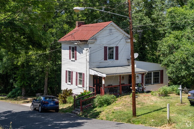 Few older homes are still around in Tinbridge Hill.