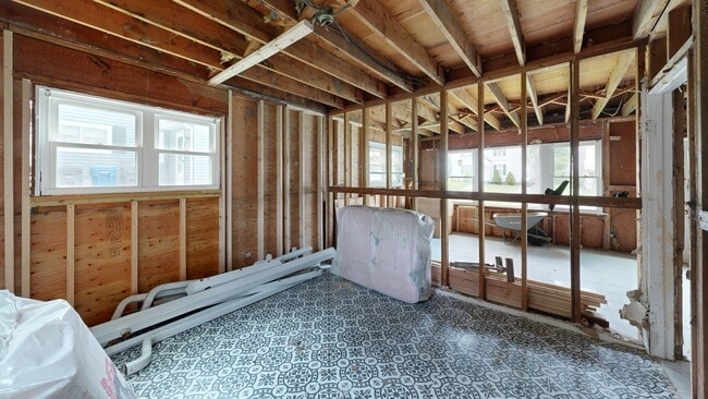 180 Andover St, Hartford, CT 06112 - photo 2