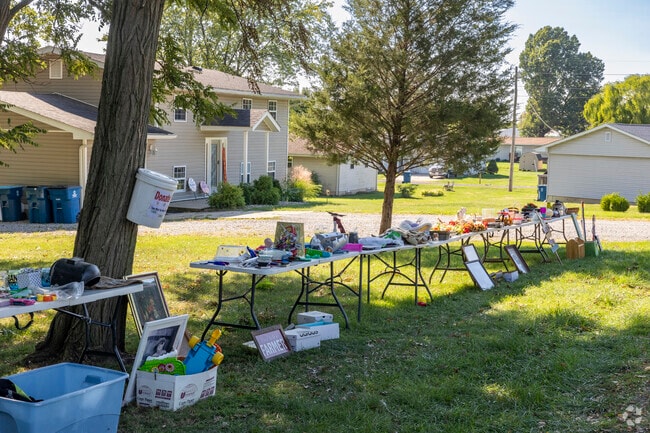 South Roxana is a very safe and trusting neighborhood.