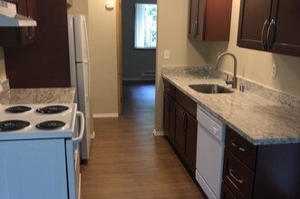 Hillside Glen Apartments, University Place, WA 98467 - photo 1