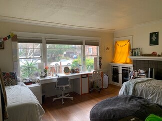 2542 Hillegass Ave, Berkeley, CA 94704