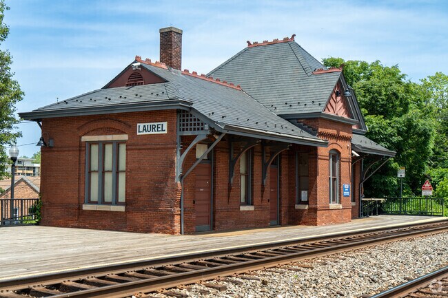 Residents can easily get to either DC or BWI with the Scaggsville MARC station.