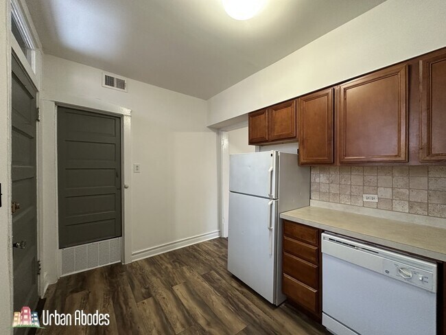 3722 N Sheffield Ave unit J06W, Chicago, IL 60613 - photo 6