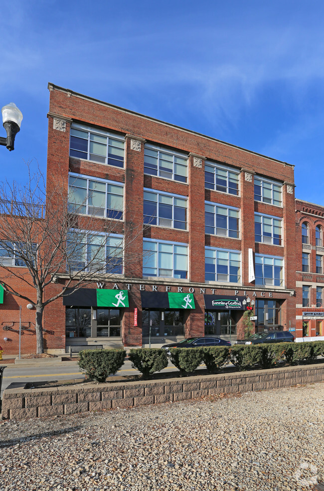 311 SW Water St, Peoria, IL 61602