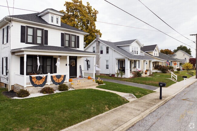 A row of craftsmen homes in Windsor to start the day.