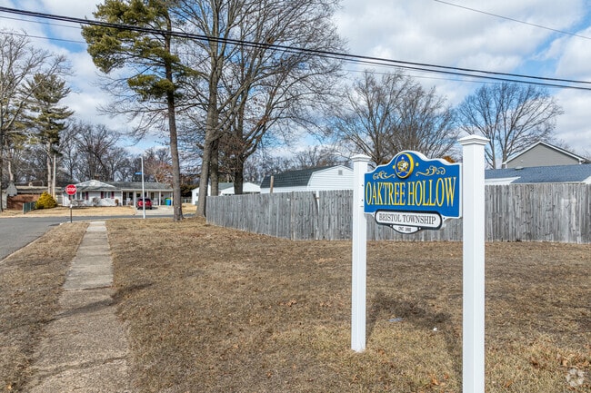 In Levittown, individual communities are marked with signs which makes locating neighborhoods like Oaktree Hollow easy.