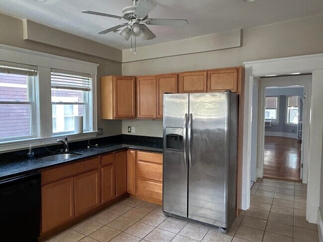 104 W Quincy St unit 1, Somerville, MA 02144 - photo 2