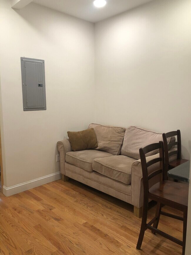 20 Winthrop St unit 3, Boston, MA 02136 - photo 5