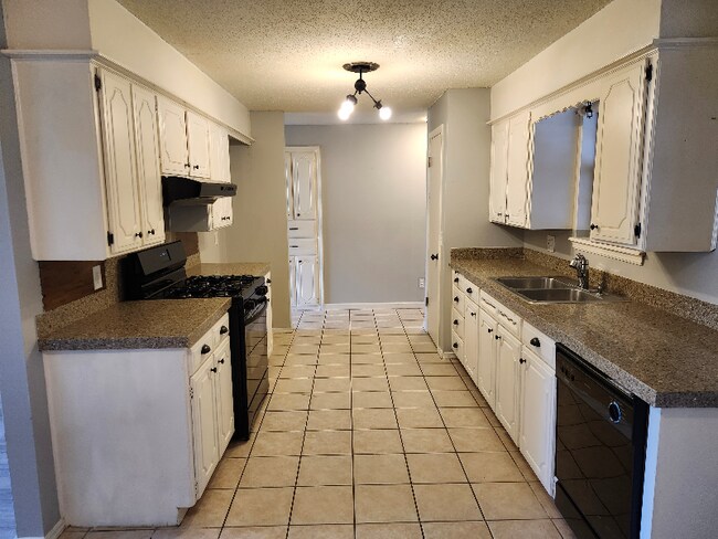 3112 Chetwood Dr, Oklahoma City, OK 73115 - photo 2