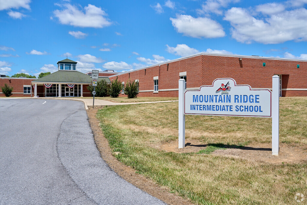 Mountain Ridge Intermediate School serves students in the Berkley County area.
