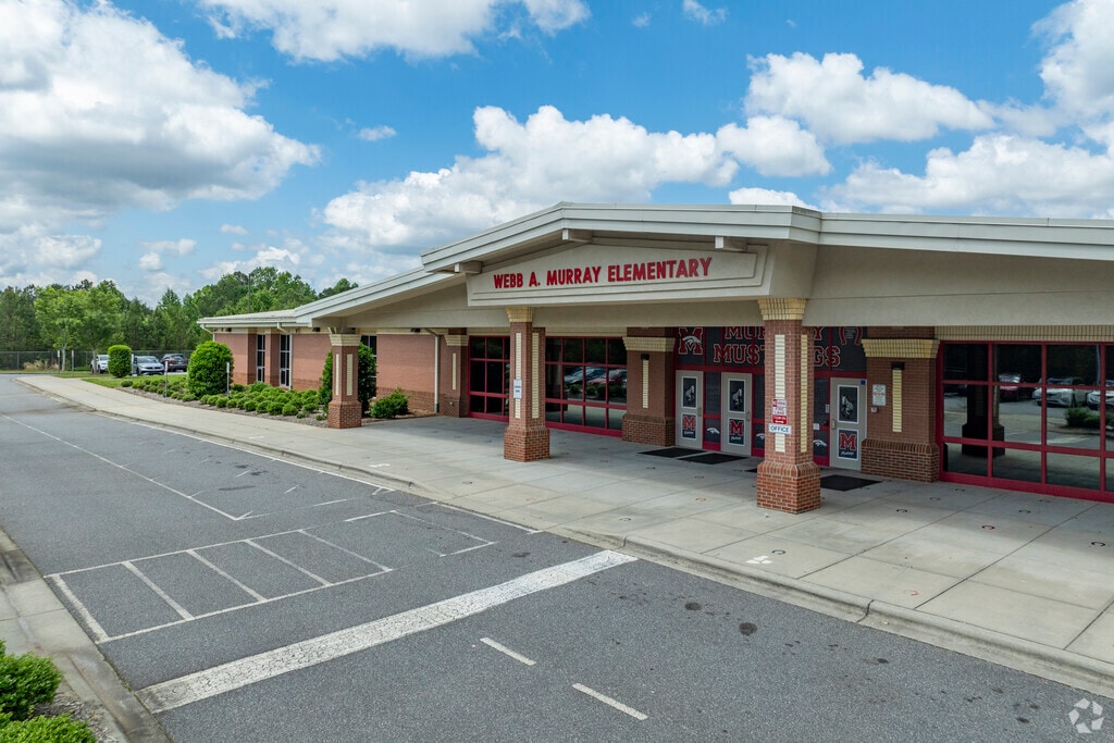 Webb A. Murray Elementary School receives an overall rating of B from niche.com.