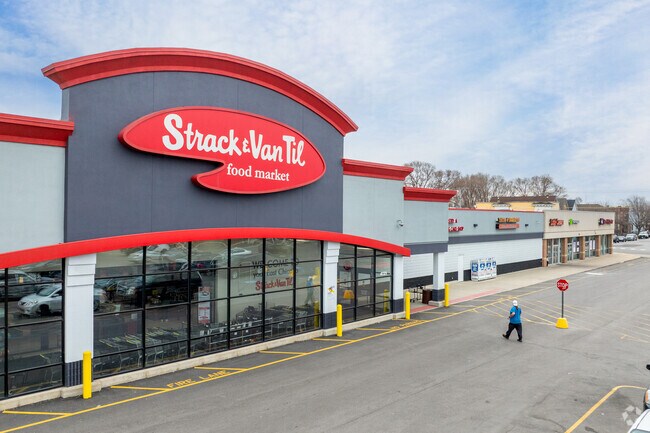 Strack & Van Til is where most Sunnyside residents get their fresh produce.