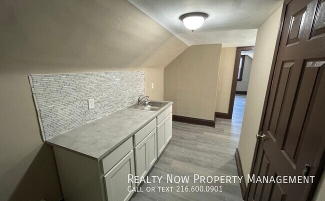 1637 Coventry Rd unit 1637Coventry3rd, Cleveland, OH 44118 - photo 5