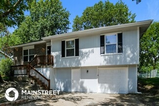 806 SE 19th St, Oak Grove, MO 64075