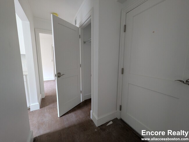 1200 Massachusetts Ave unit 7 DFT URNKV, Cambridge, MA 02138 - photo 7