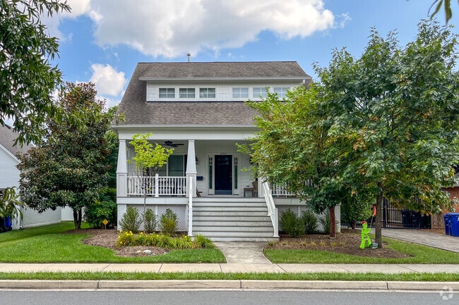 Many homes in Beverly Hills have large covered porches.