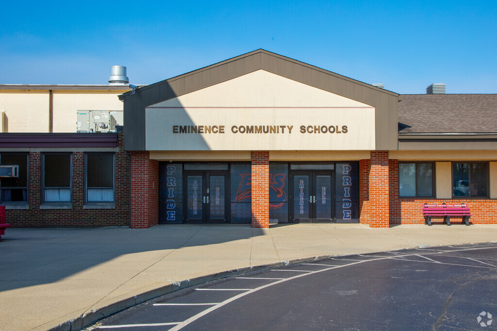 Eminence Elementary School serves students in the Eminence community.