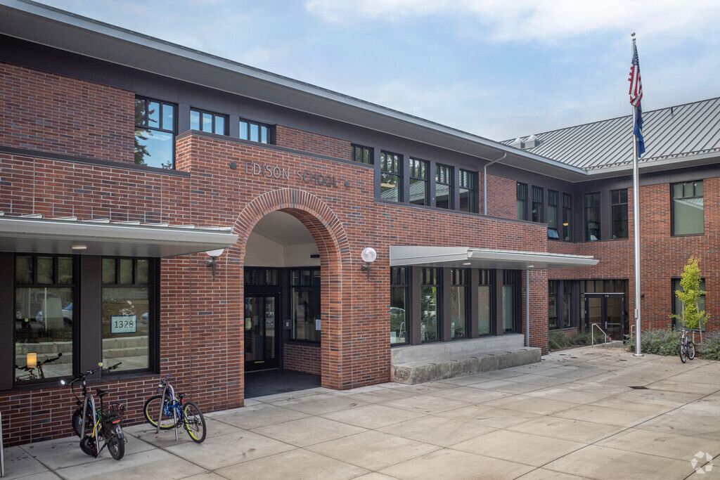 Edison Elementary School is a Public Elementary School serving South University, Eugene OR
