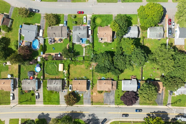 Homes sit close together in parts of East Great Plains, creating a close-knit community.