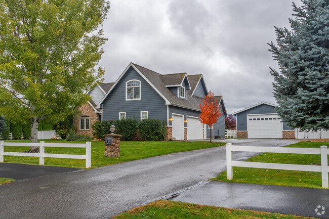 Homes in the West Prairie neighborhood cover a wide variety of price ranges.