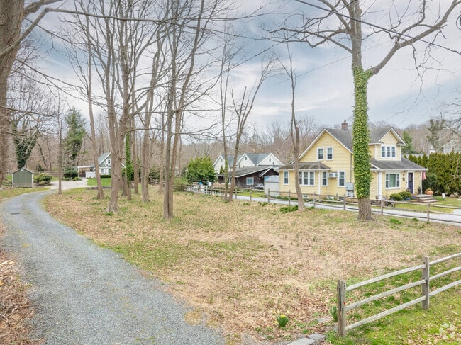 There are a smattering of middle income affordable houses in Saint James.