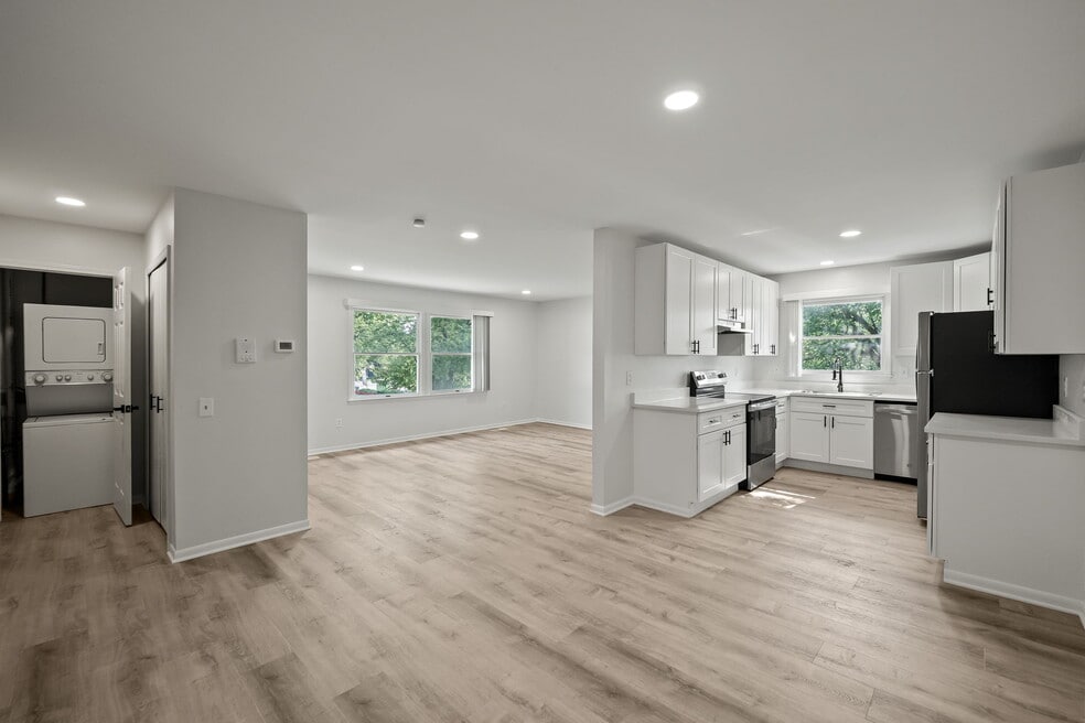 Chestnut Oaks Apartments, Southfield, MI 48076 - photo 1