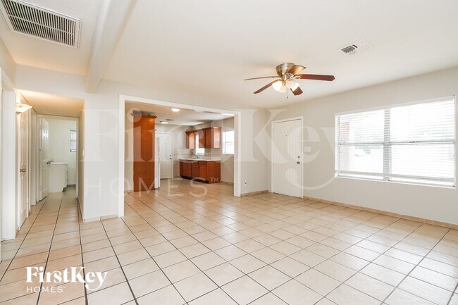 3250 N 26th Place, Phoenix, AZ 85016 - photo 4