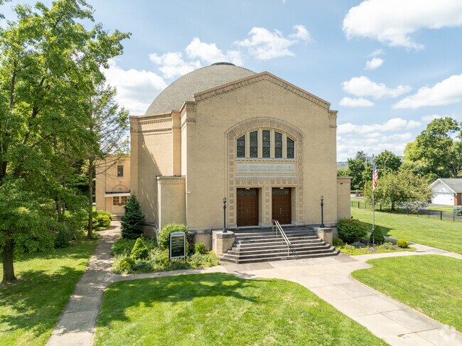 Temple Beth Israel is a warm and welcoming Reform Synagogue located in Columbia Park.