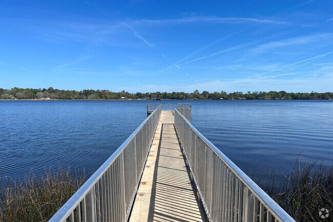 Fishing pier at Riverview Park
