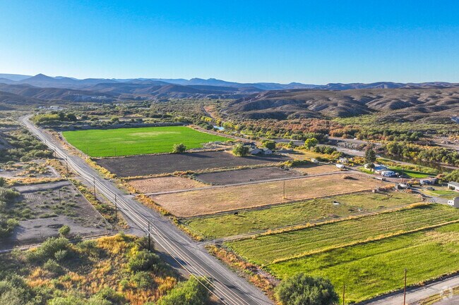The natural beauty of Radium Springs encourages visitors to put down roots.