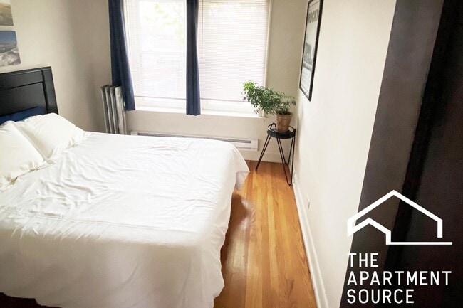 4208 N Clark St unit 2, Chicago, IL 60613 - photo 7