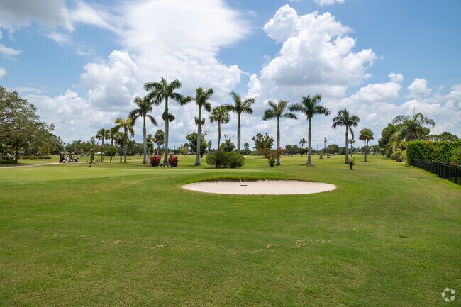 The Whiskey Creek Country Club in the Whiskey Creek neighborhood has a great golf course.