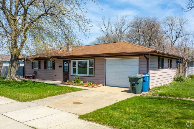 Ranch-style homes are common in the Hessville neighborhood.