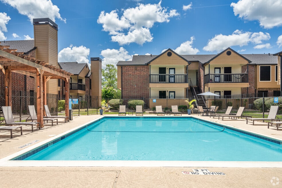 The Colony Apartments 300 Champions Dr, Lufkin, TX