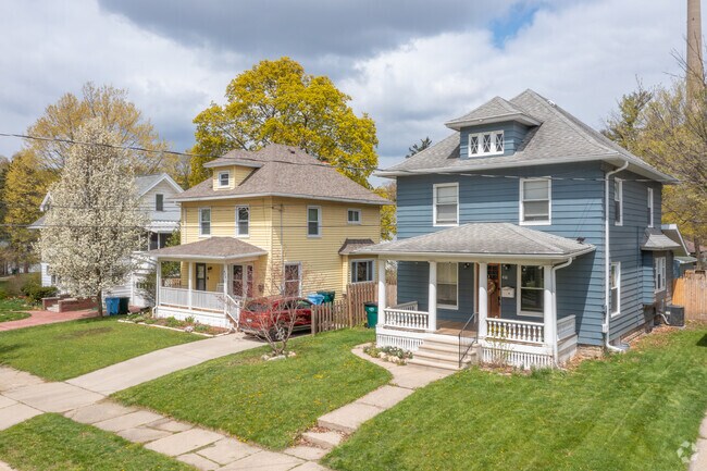 American Foursquare Homes, like these on W Barnes Avenue, are typical in the Moores Park neighborhood